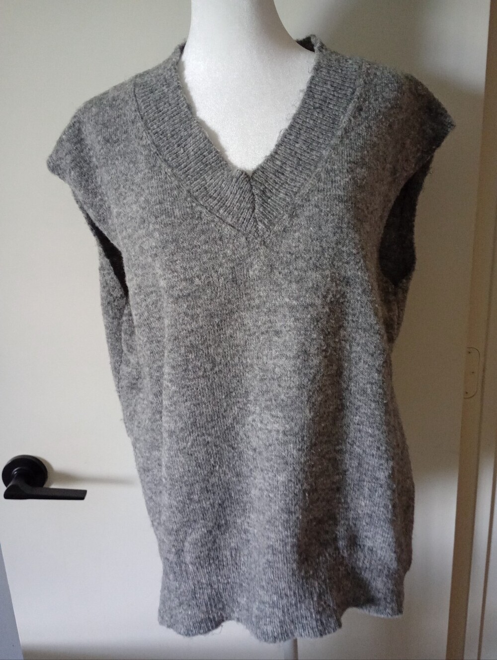 Bluivy Contemporary V-Neck Gray Oversized Sweater Vest Size S/M